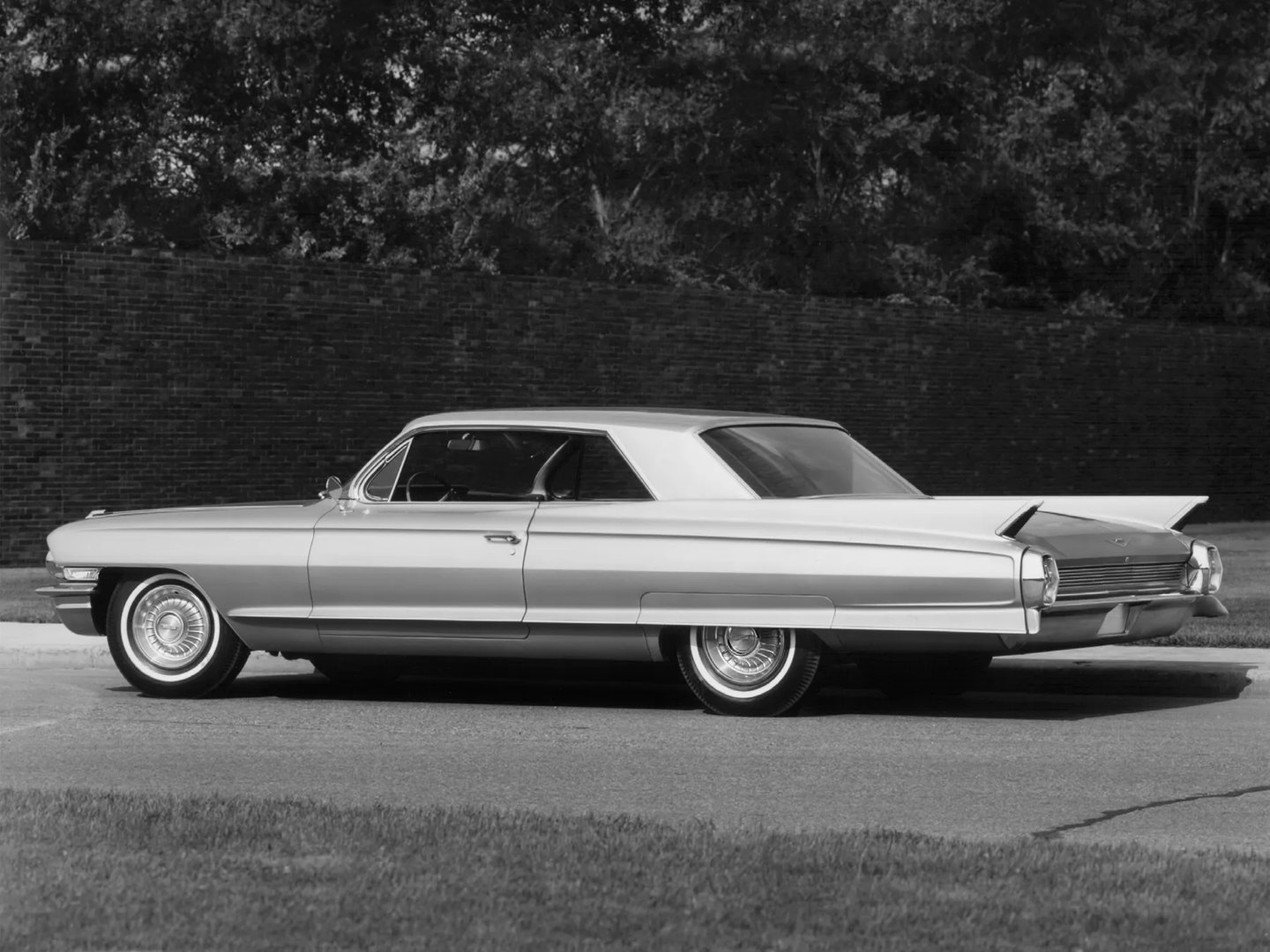 Cadillac_Series_62_7_generation__Coupe_Hardtop__2.jpg