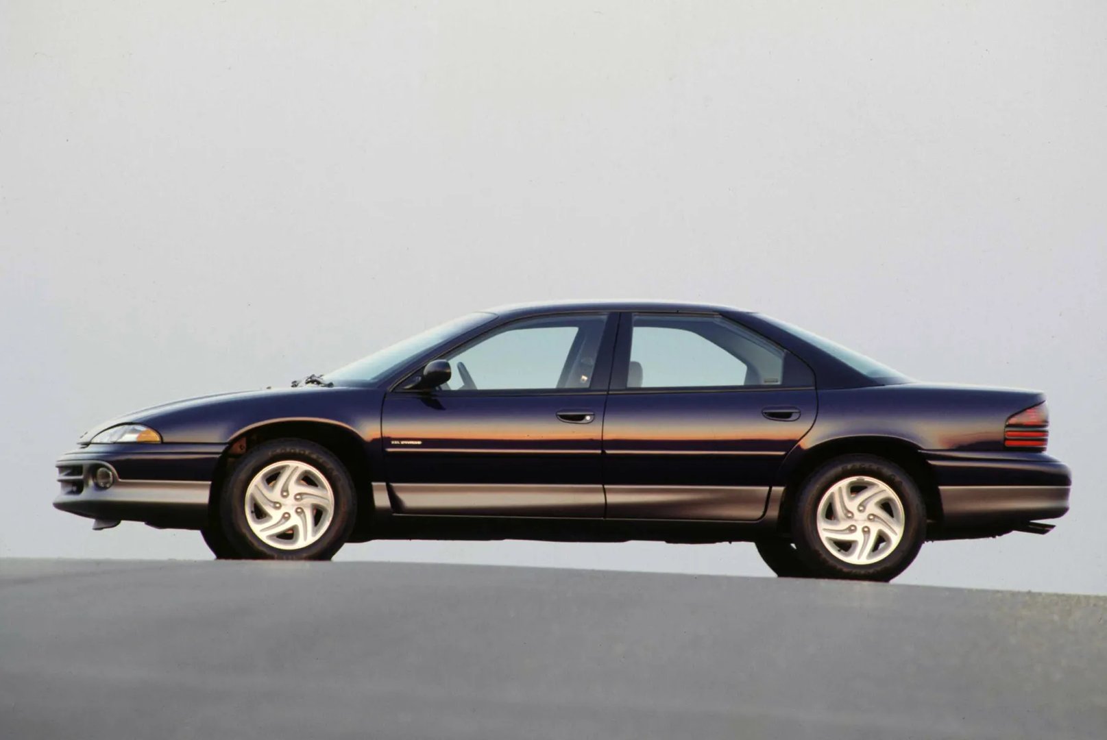 Chrysler_Intrepid_1_generation__Sedan__2.jpg