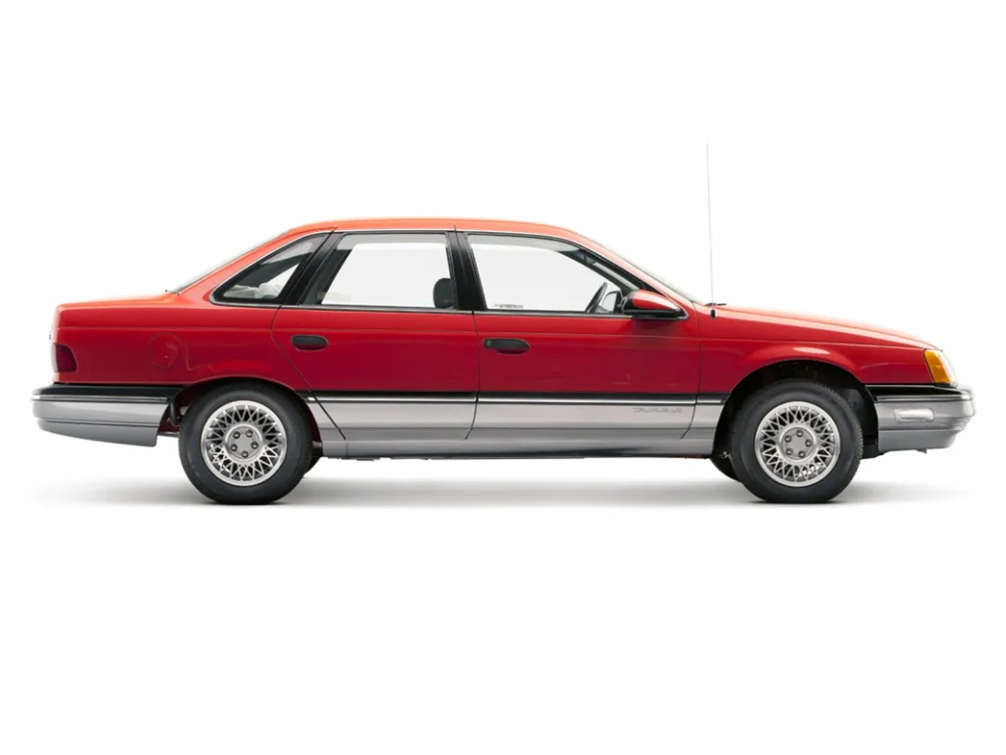 Ford_Taurus_1_generation__Sedan__1.jpg