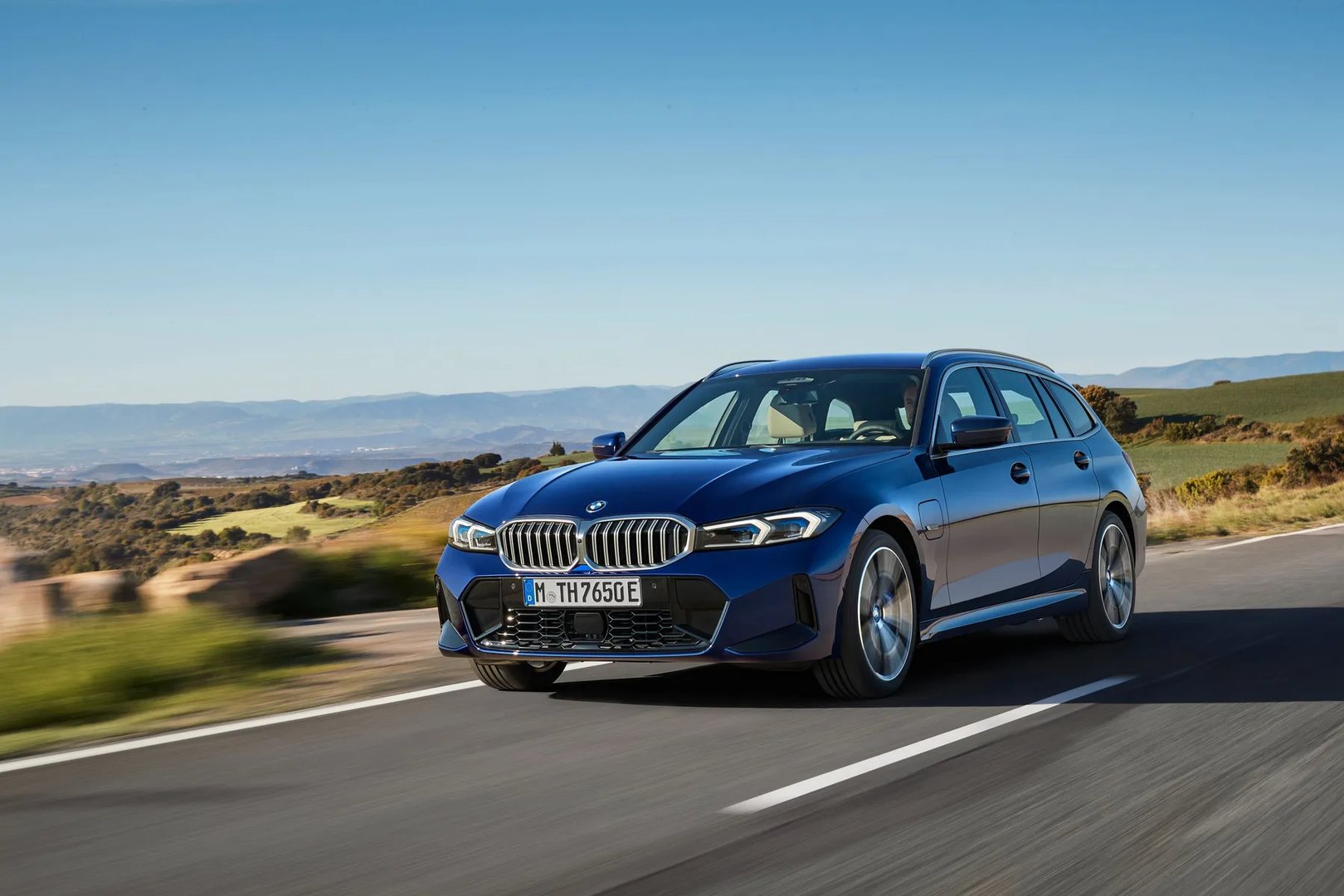 BMW_3_series_7_generation_restyling_1__Estate_5-door__1.jpg