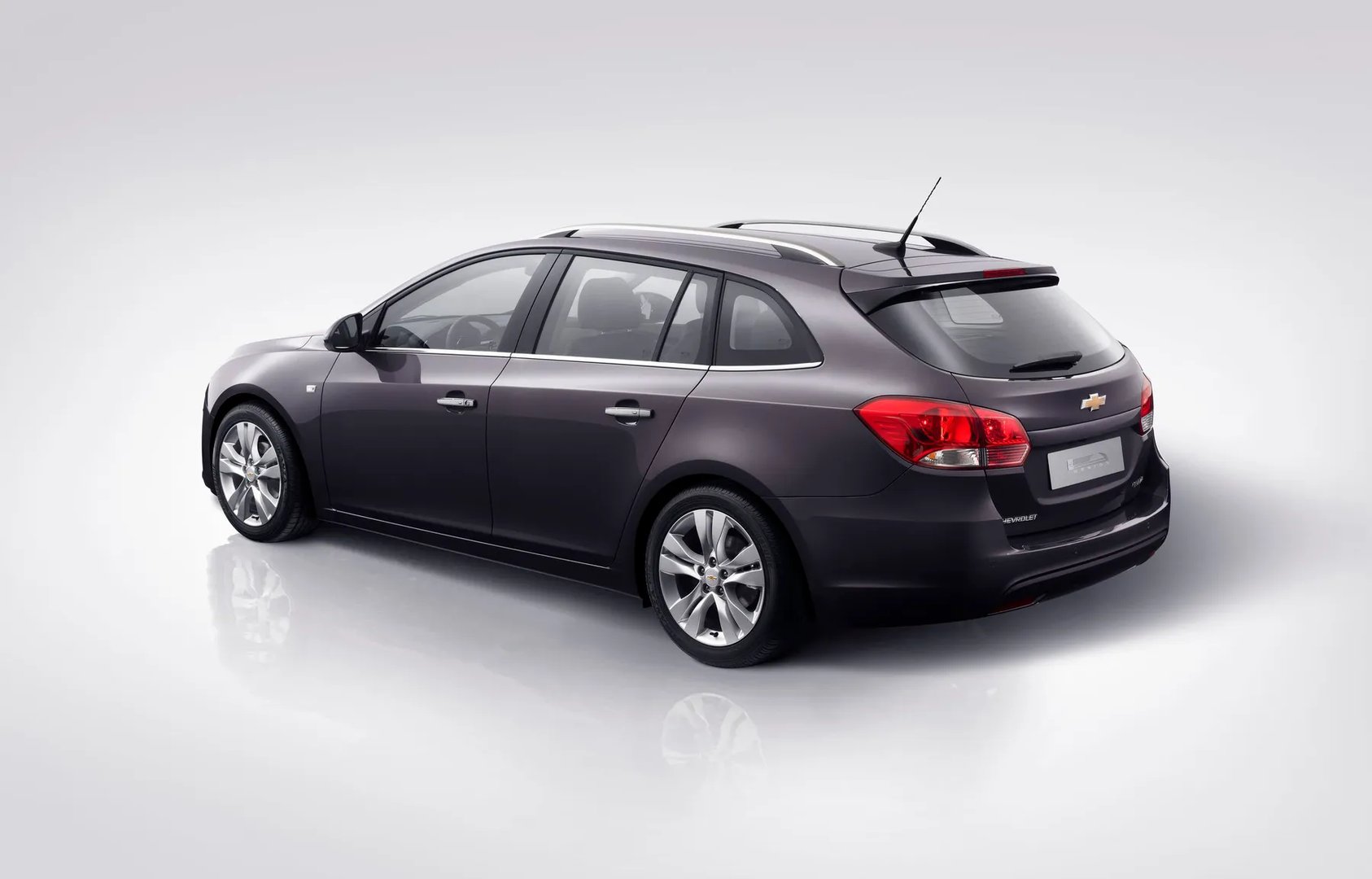 Chevrolet_Cruze_1_generation__Estate_5-door__2.jpg
