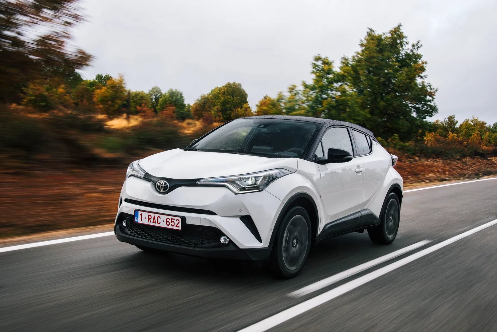 Toyota_C-HR_1_generation__SUV_5-doors__10.jpg