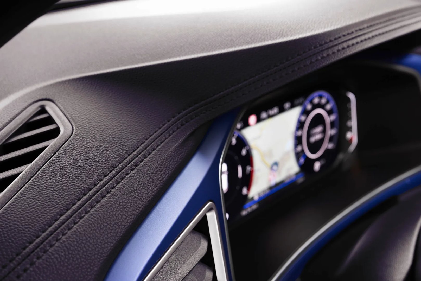 Volkswagen_T-Roc_R_1_generation_restyling__SUV_5-doors__6.jpg