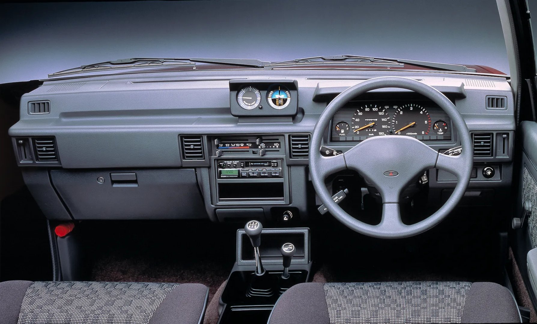 Mitsubishi_Strada_1_generation__Pickup_double-cab__2.jpg