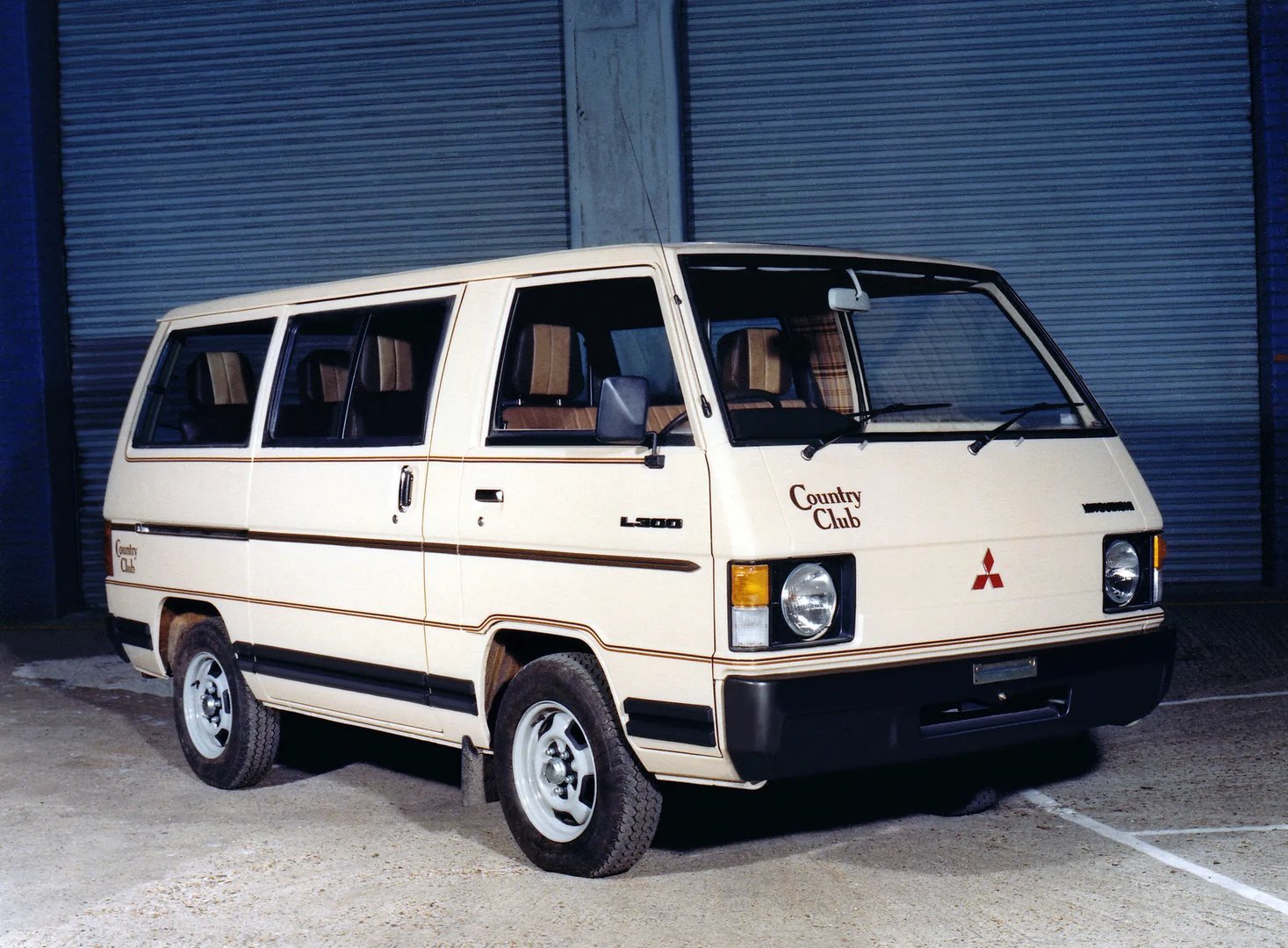 —  Minivan