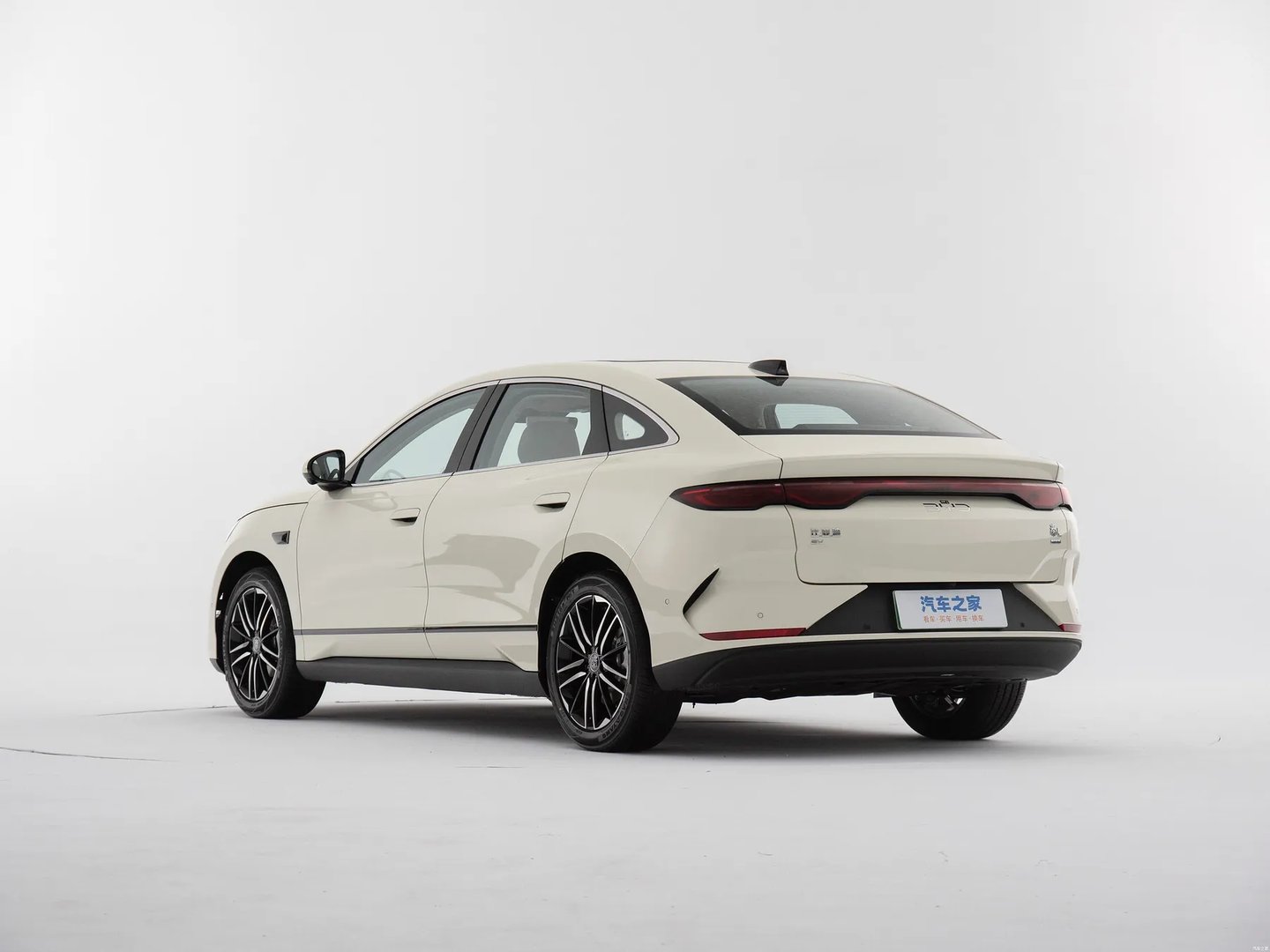 byd_Qin_L_EV_1_generation__Sedan__1.jpg
