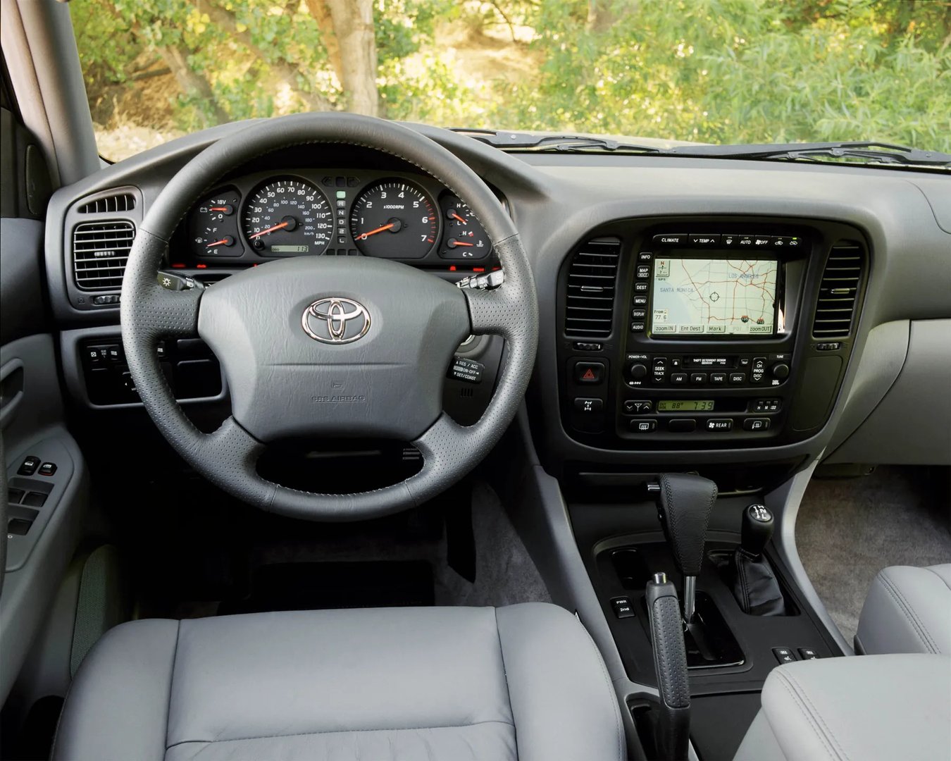 Toyota_LC_10_generation__SUV_5-doors__13.jpg