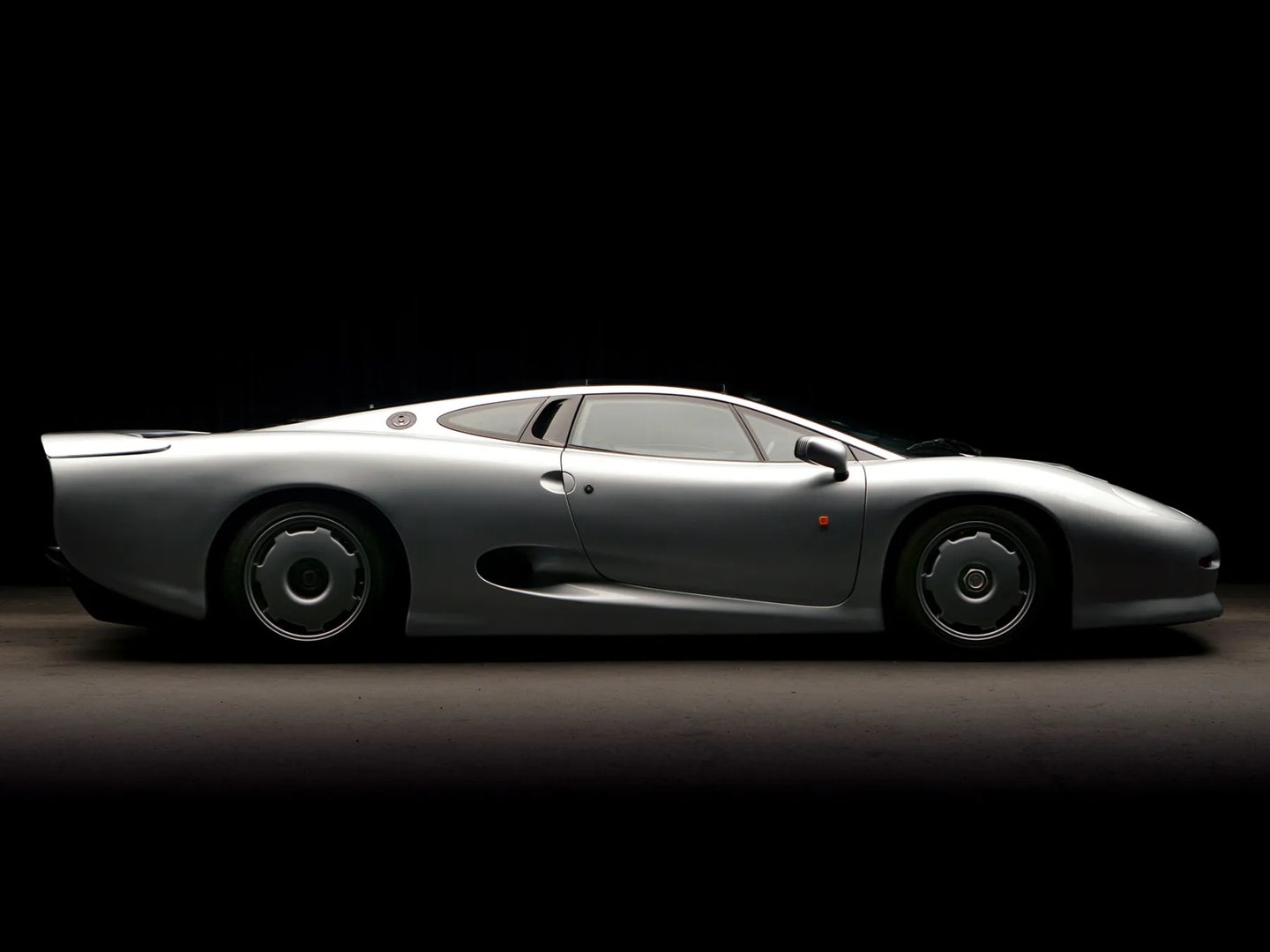 Jaguar_XJ220_1_generation__Coupe__13.jpg