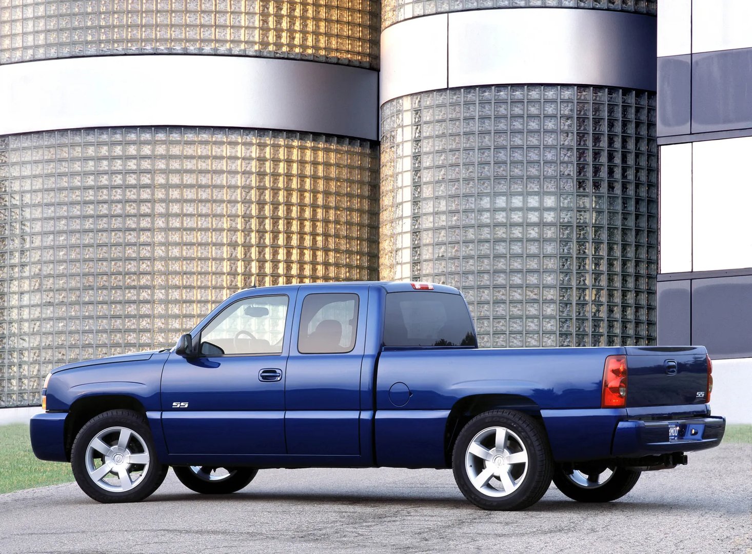 Chevrolet_Silverado_1_generation_restyling__Pickup_1.5-cab__8.jpg