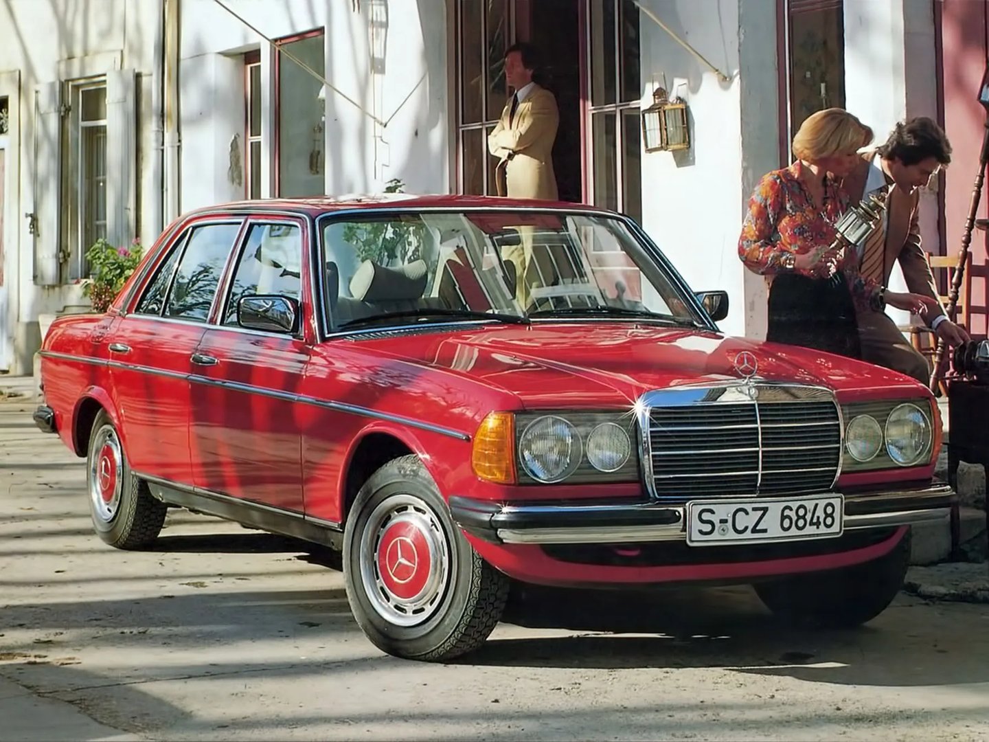 Mercedes_W123_1_generation__Sedan__8.jpg