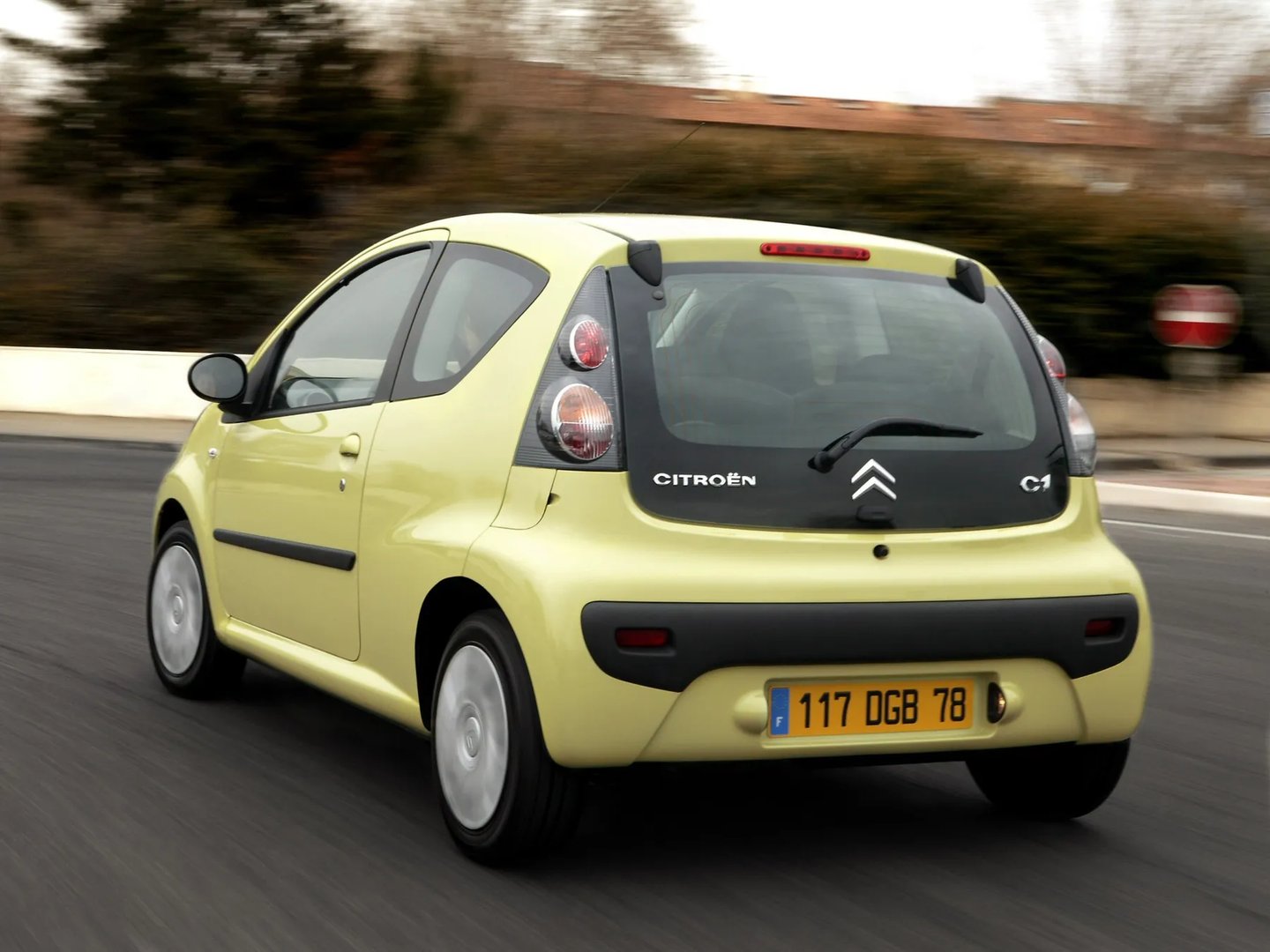 Citroen_C1_1_generation__Mini_3-doors__4.jpg