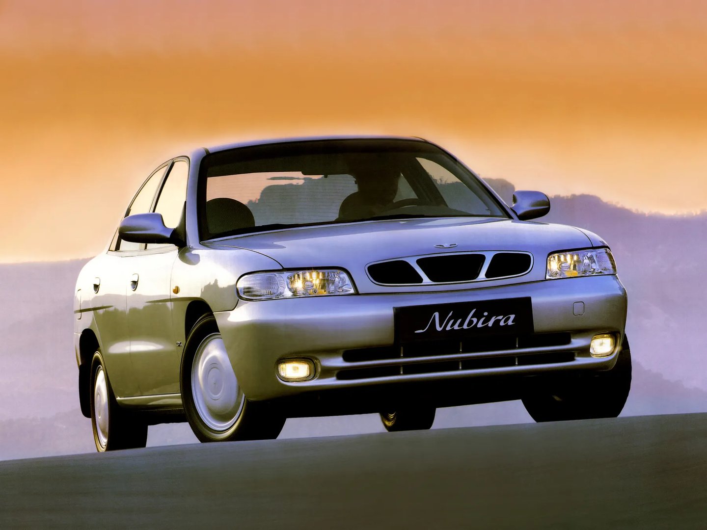 Daewoo_Nubira_1_generation__Sedan__3.jpg