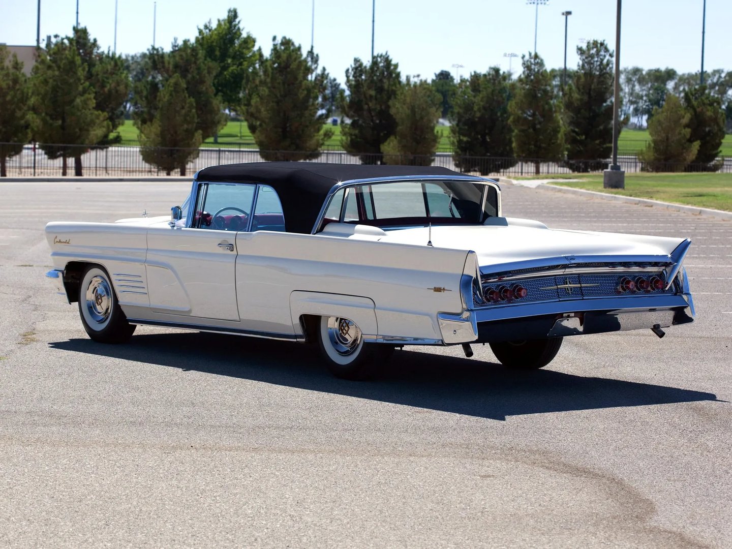 Lincoln_Continental_3_generation__Cabrio__6.jpg