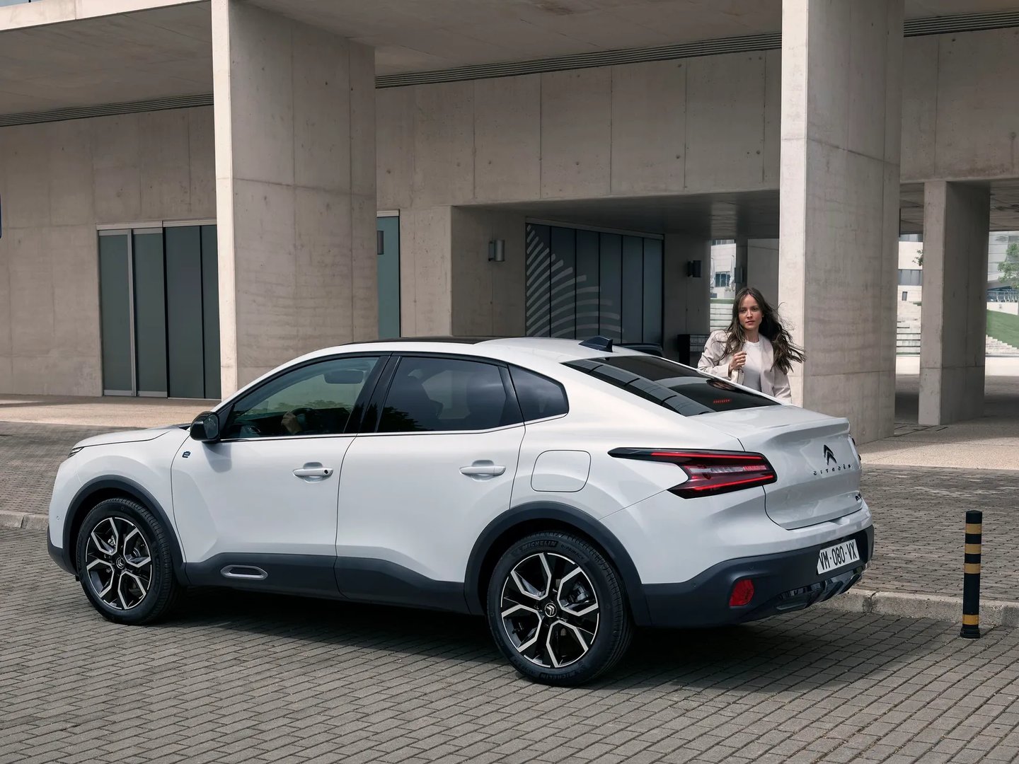 Citroen_C4_X_1_generation__SUV_Coupe__11.jpg