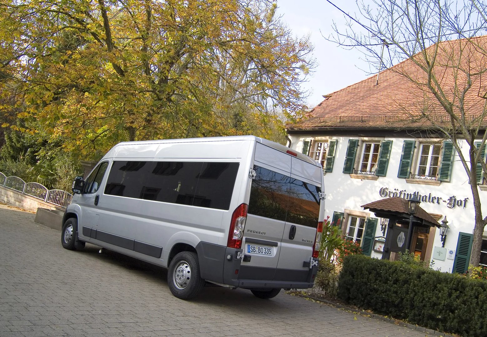 Peugeot_Boxer_2_generation__Minibus__2.jpg