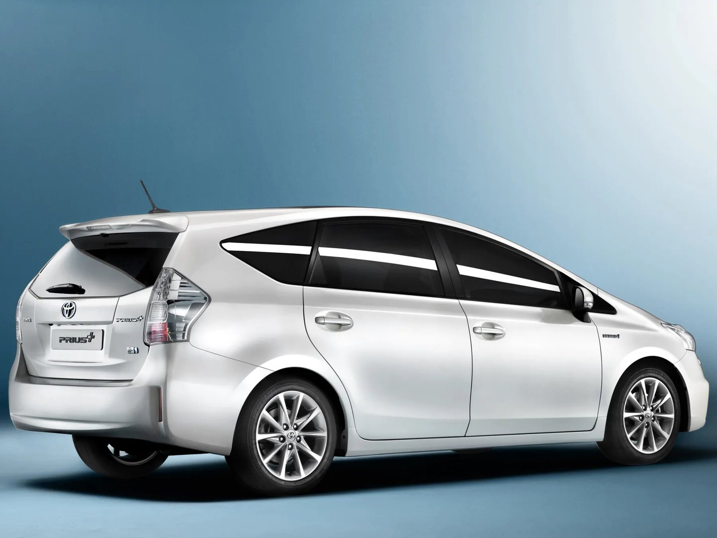 Toyota_Prius_Plus_1_generation__Estate_5-door__11.jpg