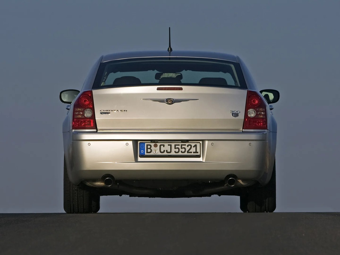 Chrysler_300C_1_generation__Sedan__3.jpg