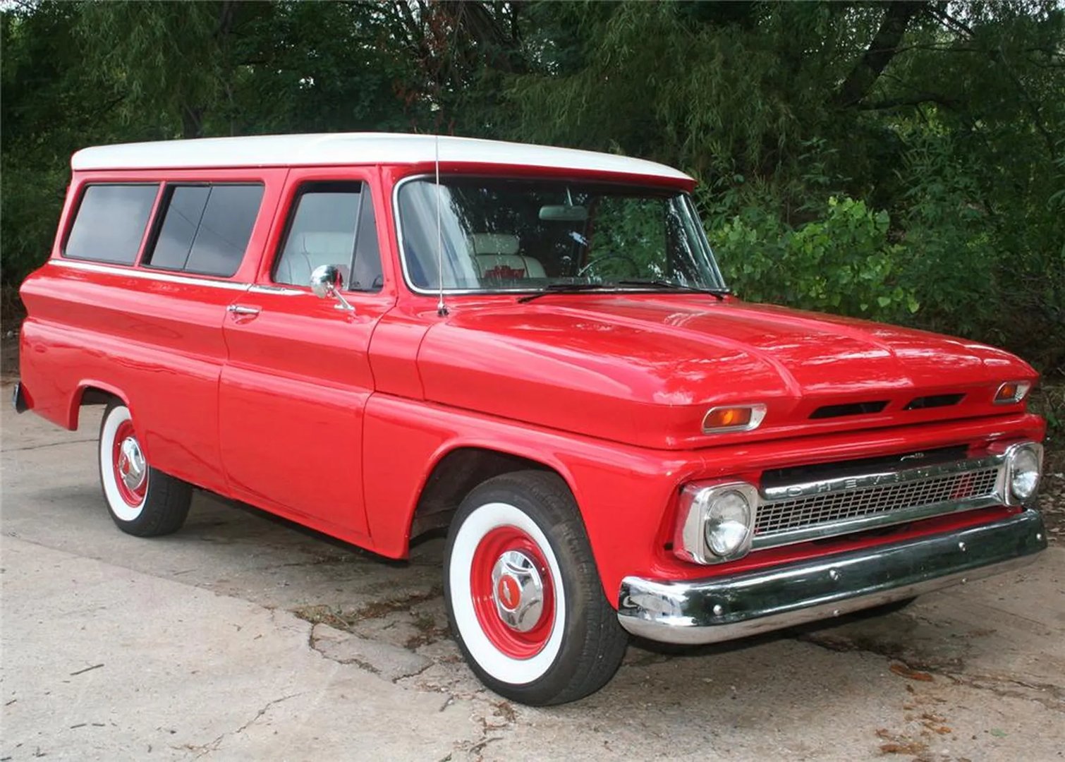 Chevrolet_Suburban_5_generation__Estate_3-door__2.jpg