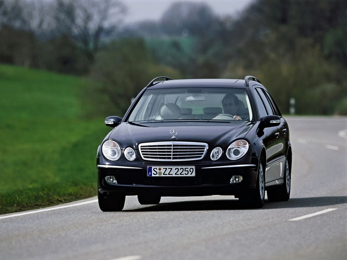 Mercedes_E-Class_3_generation__Estate_5-door__12.jpg