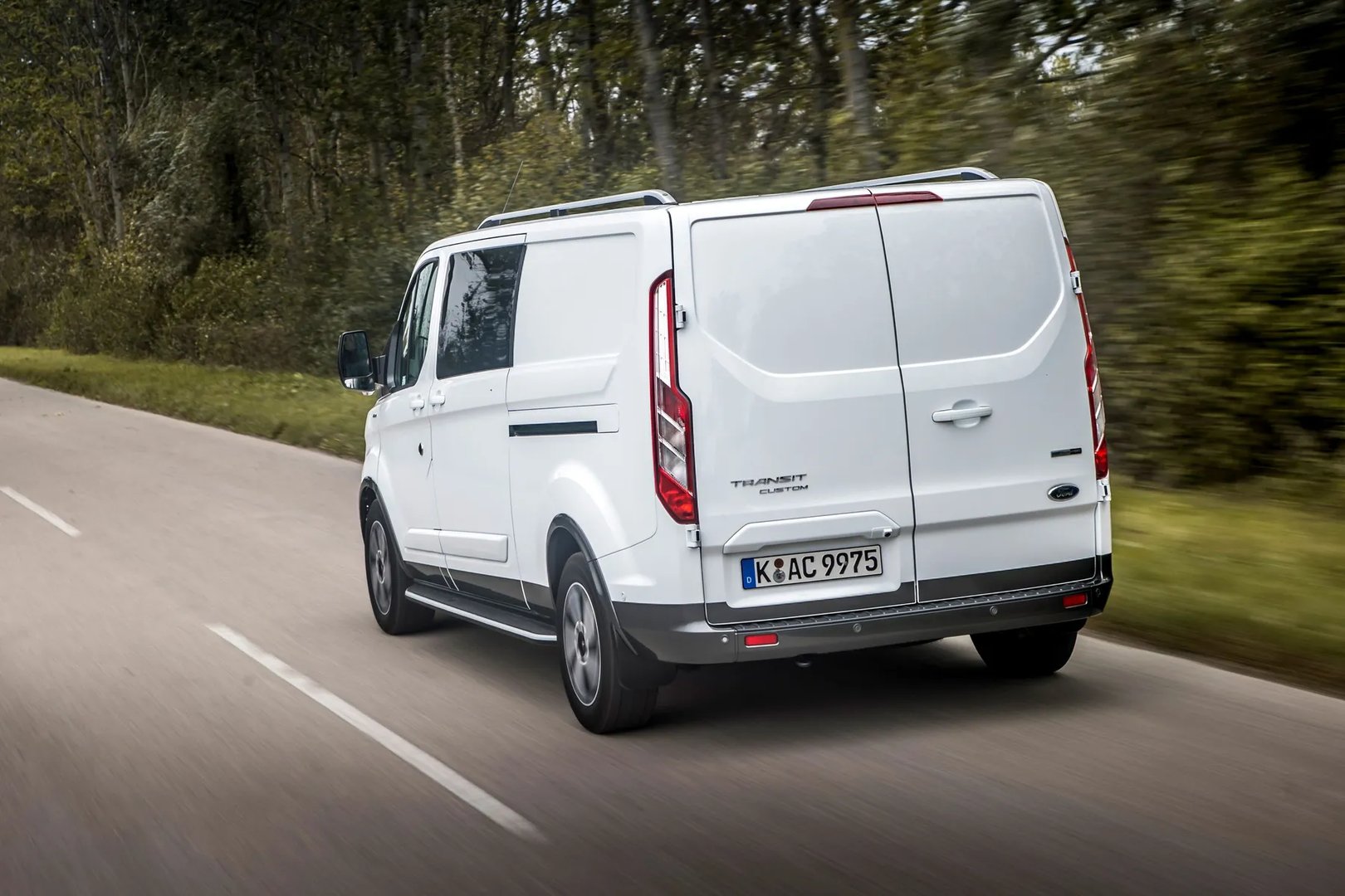 Ford_Transit_Custom_1_generation_restyling__Minivan_Long__3.jpg