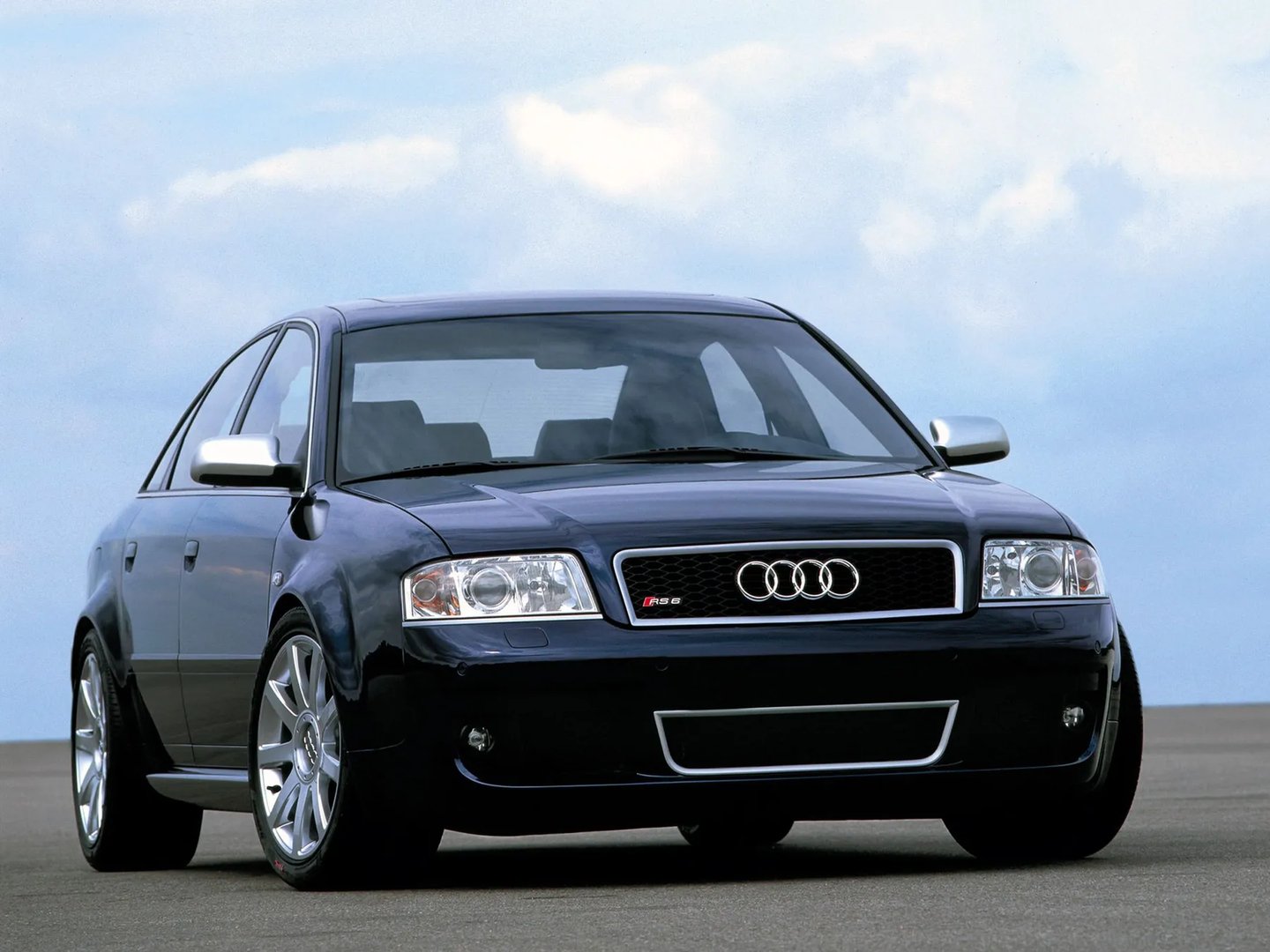 Audi_RS6_1_generation__Sedan__8.jpg