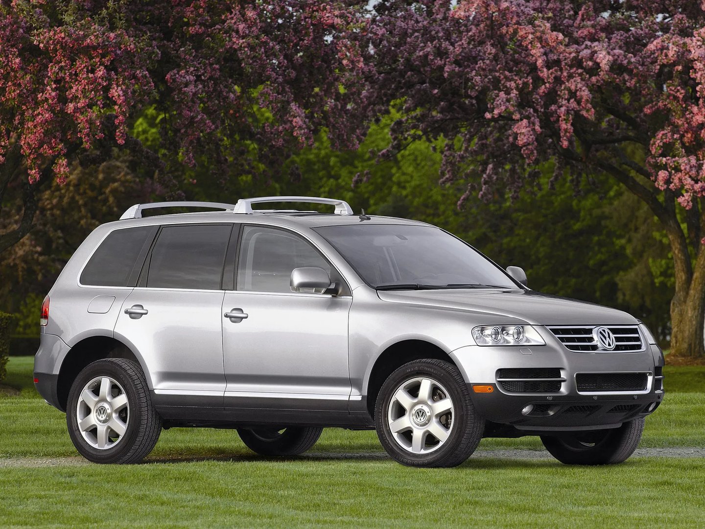 Volkswagen_Touareg_1_generation__SUV_5-doors__8.jpg