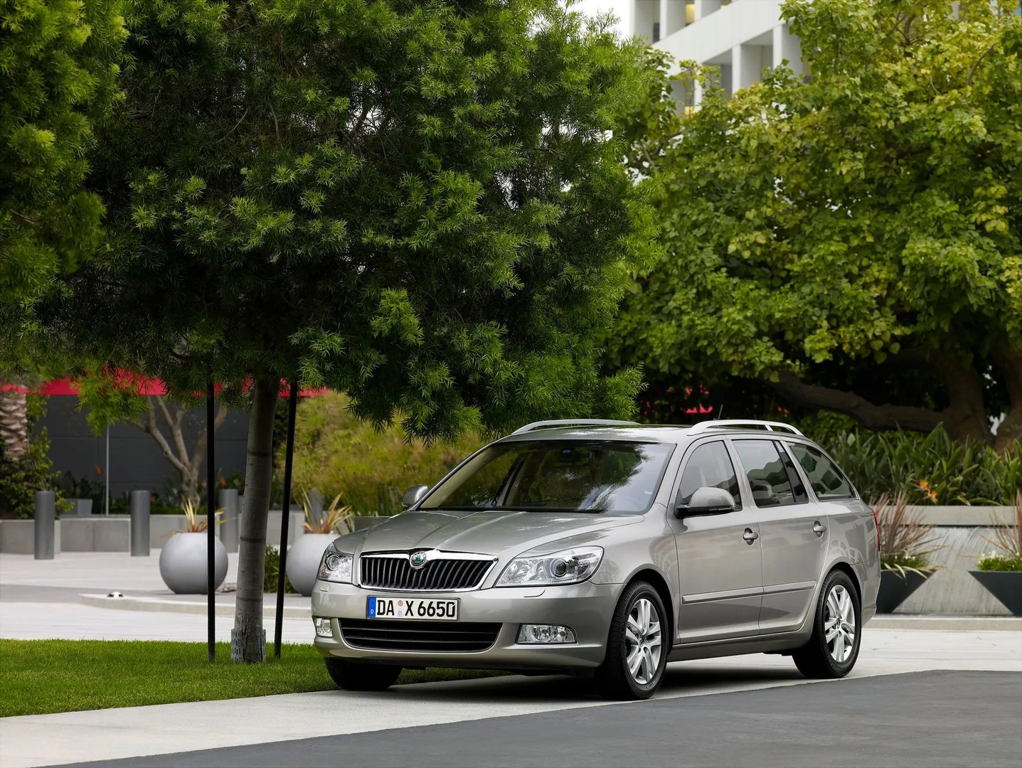 Skoda_Octavia_2_generation_restyling__Estate_5-door__10.jpg