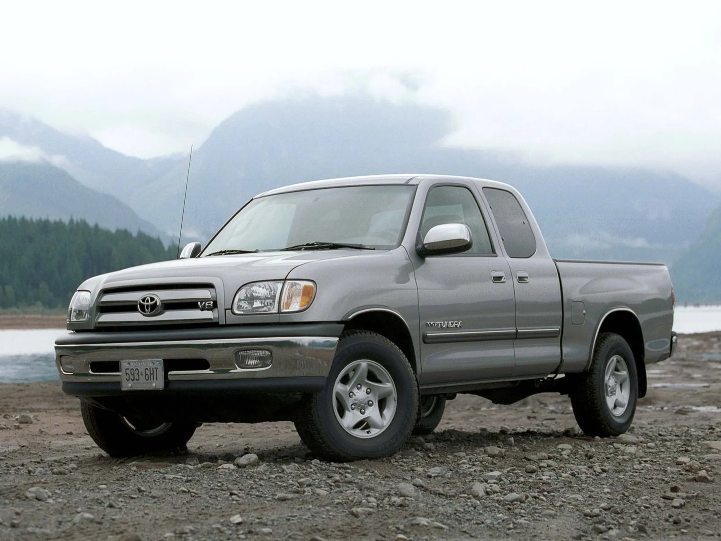 Toyota_Tundra_1_generation_restyling__Pickup_1.5-cab__8.jpg