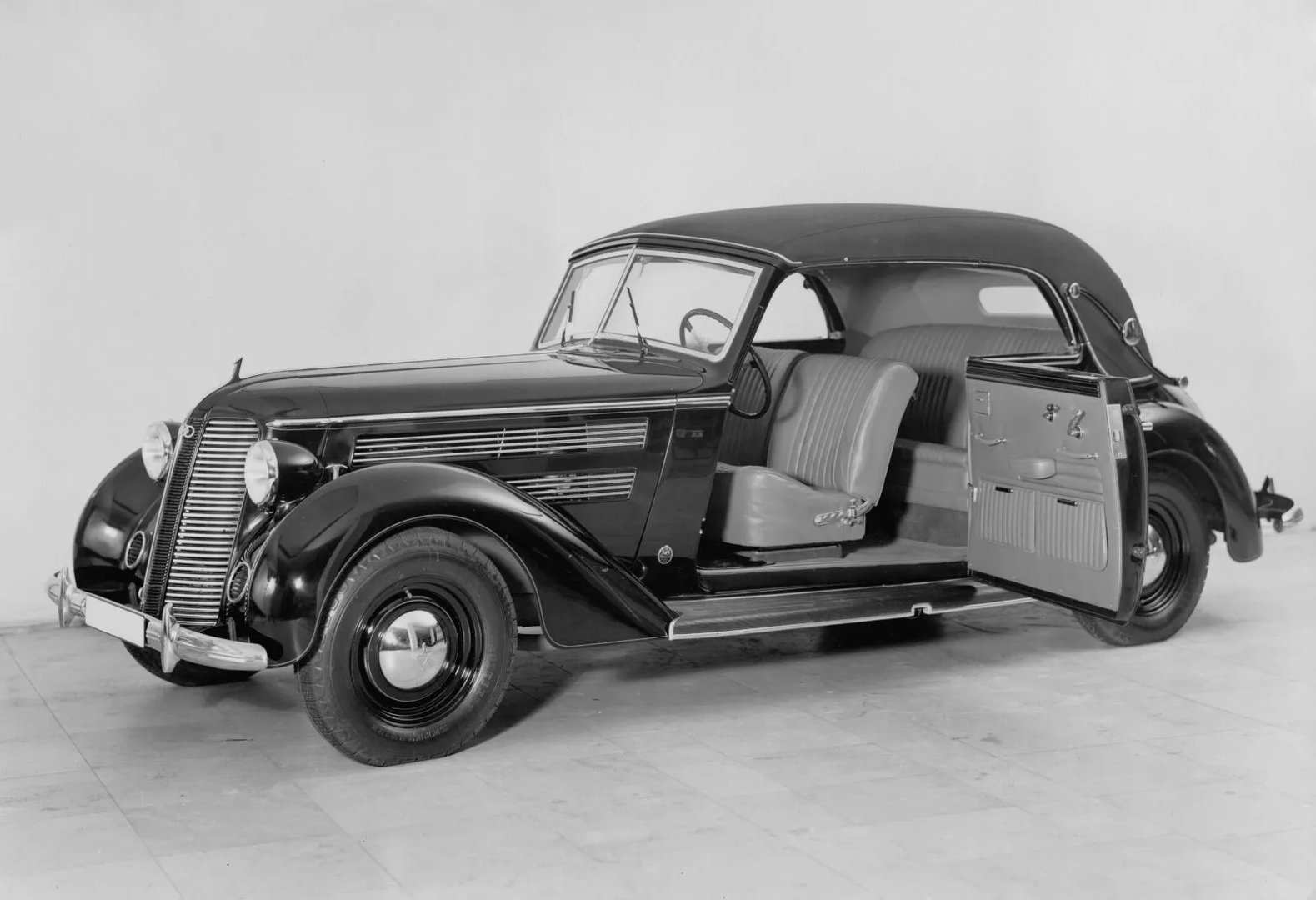 Audi_920_1_generation__Cabrio__2.jpg