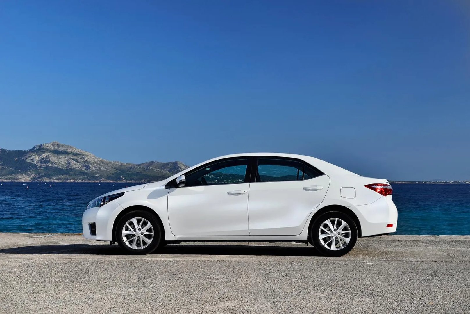 Toyota_Corolla_11_generation__Sedan__1.jpg