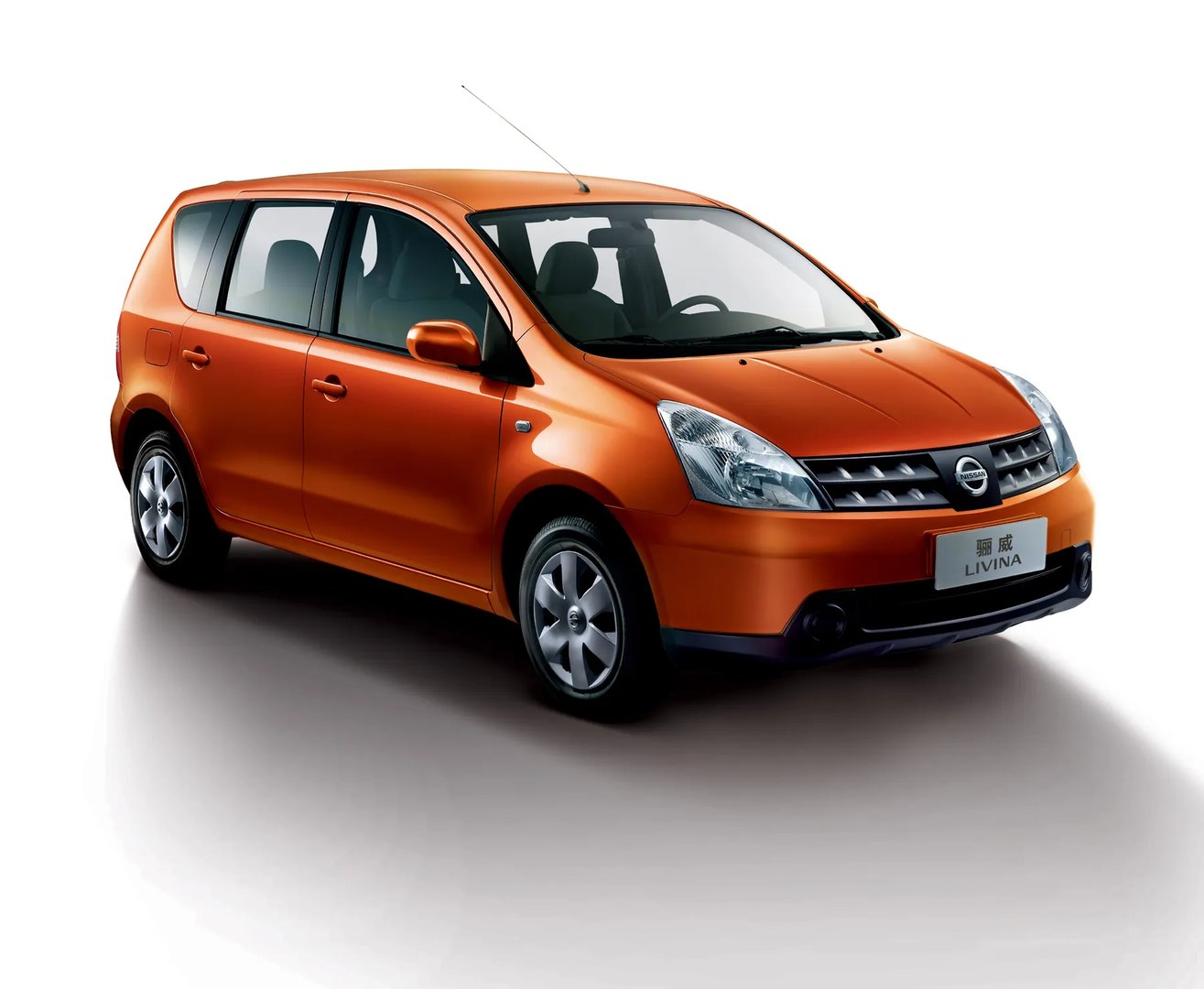 Nissan_Livina_1_generation__Minivan__2.jpg