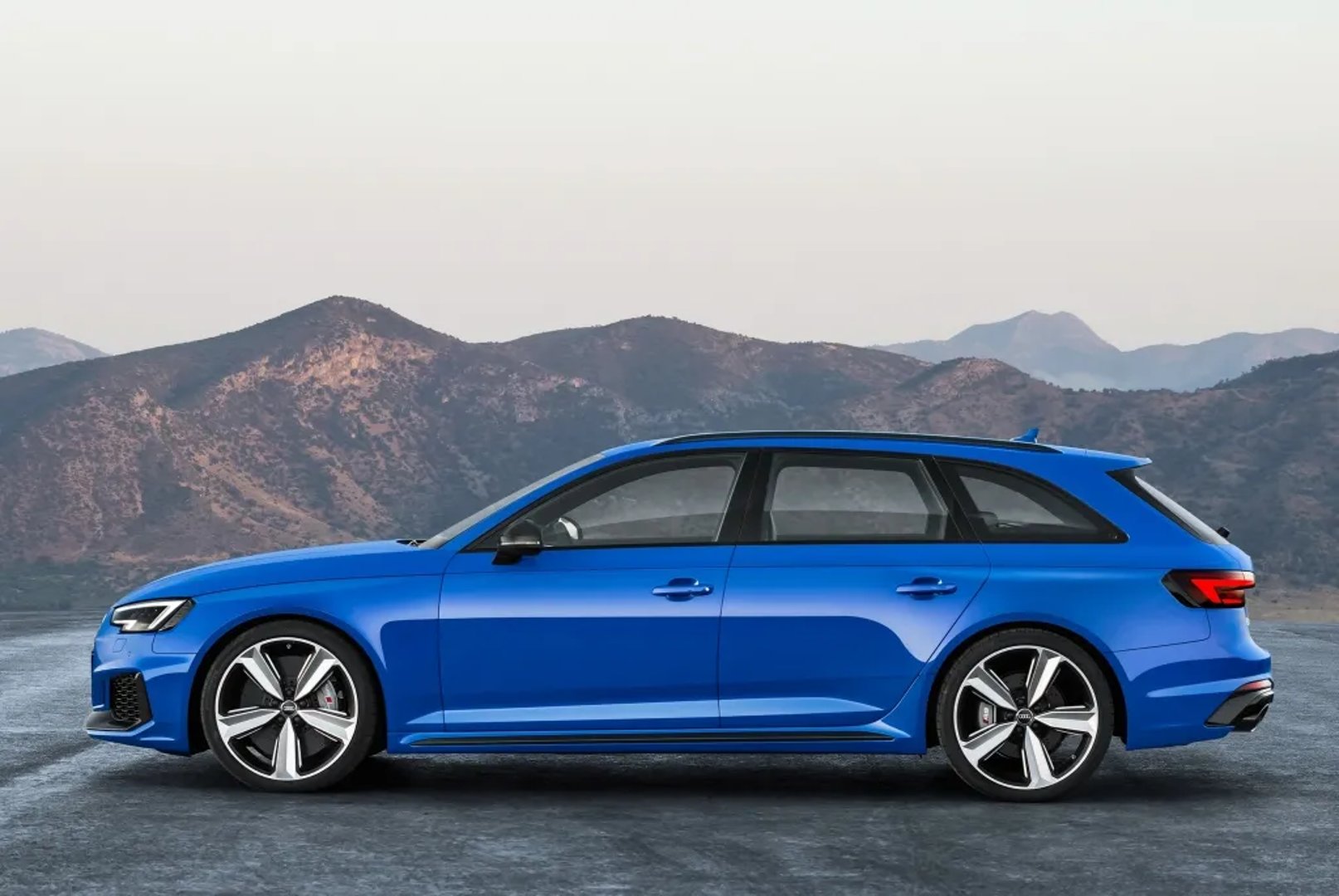 Audi_RS4_4_generation__Estate_5-door__6.jpg