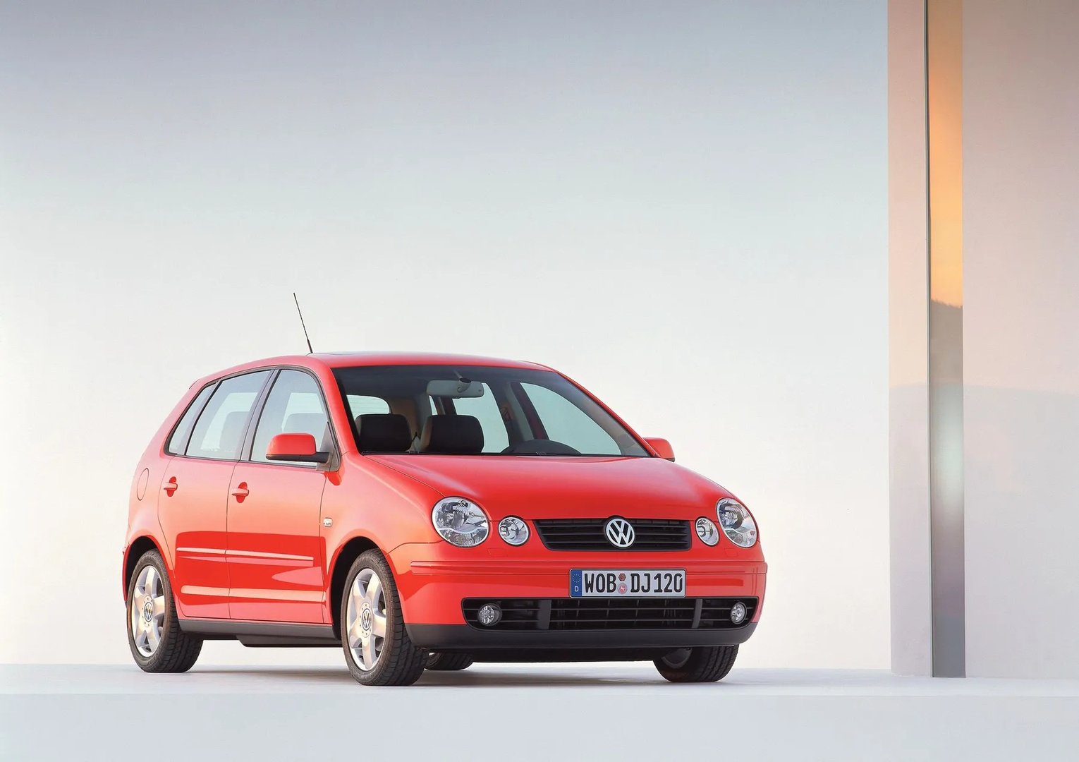 Volkswagen_Polo_4_generation__Mini_5-doors__2.jpg