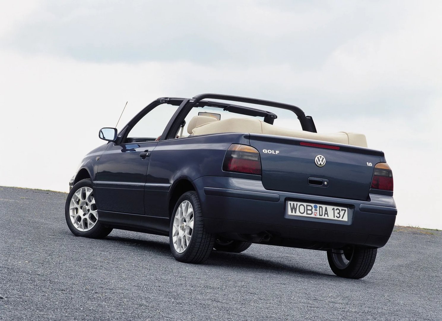 Volkswagen_Golf_4_generation__Cabrio__9.jpg