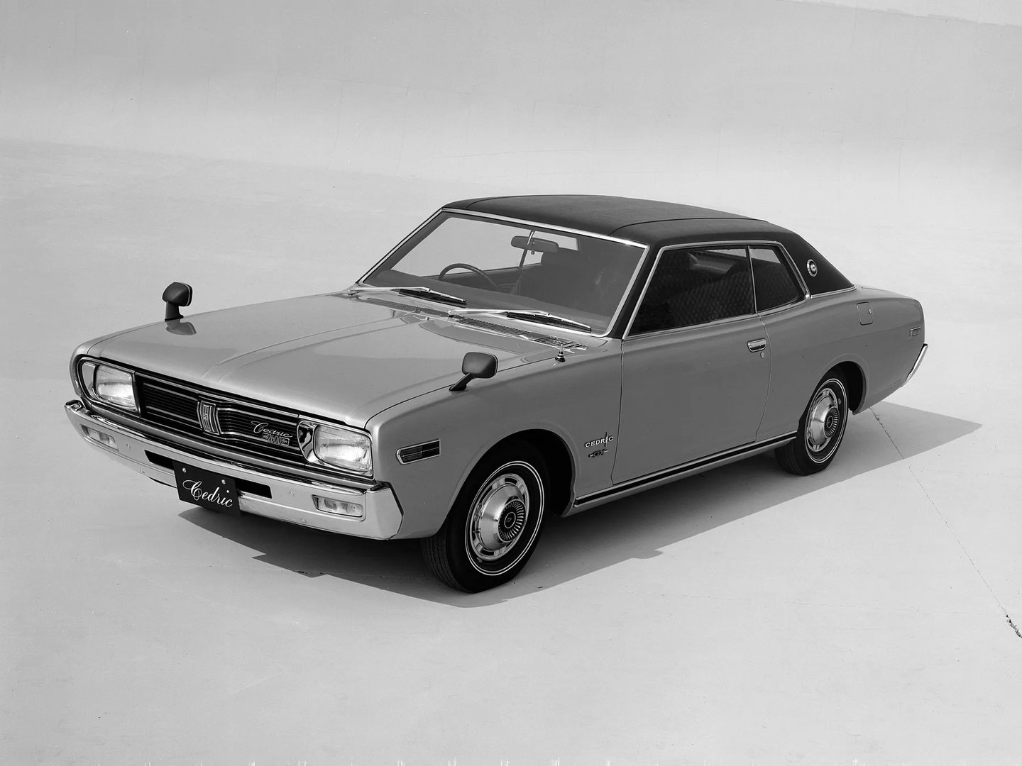 Nissan_Gloria_4_generation__Coupe__2.jpg