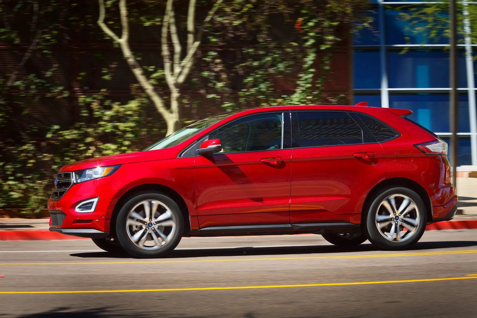 Ford_Edge_2_generation__SUV_5-doors__1.jpg