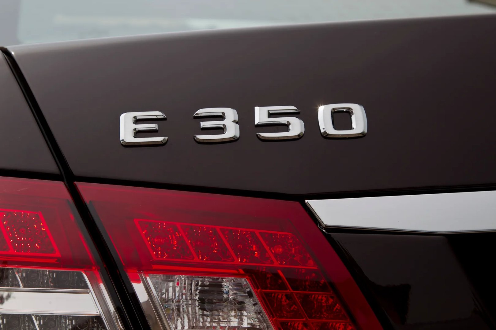 Mercedes_E-Class_4_generation__Sedan__11.jpg