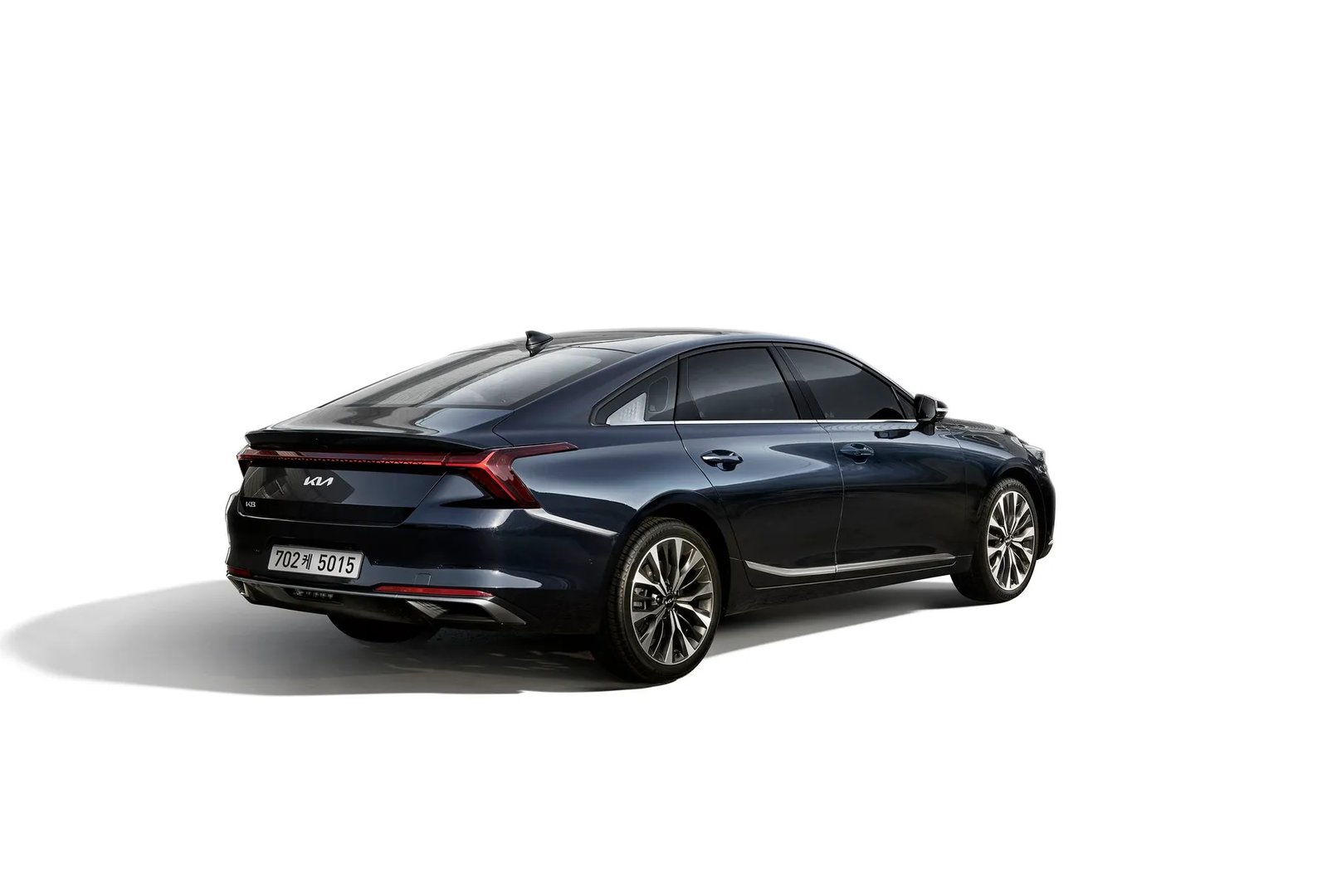 Kia_K8_1_generation__Sedan__4.jpg