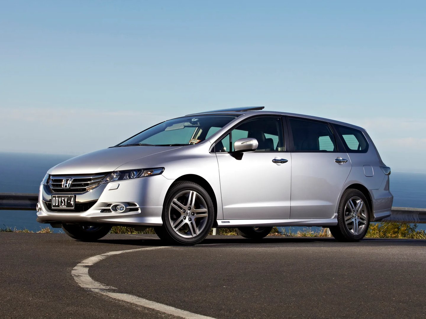 Honda_Odyssey_4_generation__Minivan__6.jpg