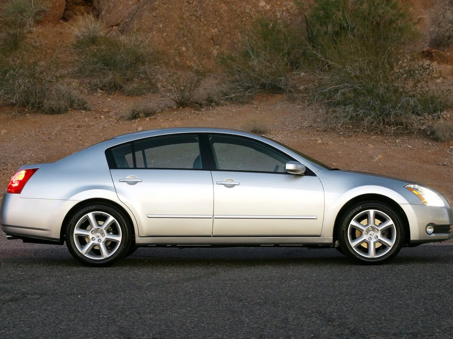Nissan_Maxima_6_generation__Sedan__11.jpg