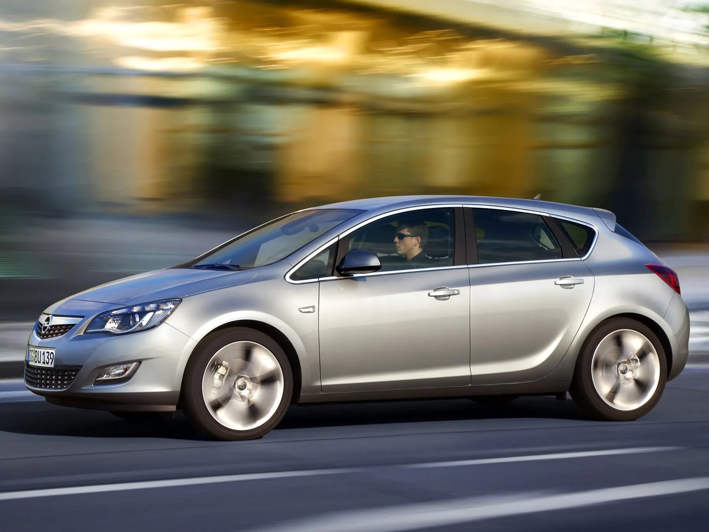 Opel_Astra_4_generation__Hatchback_5-door__9.jpg