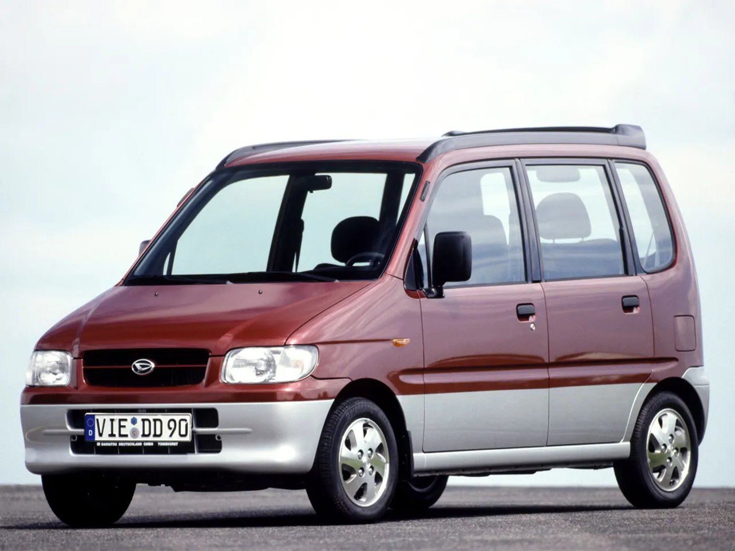 Daihatsu_Move_2_generation__Microvan__1.jpg