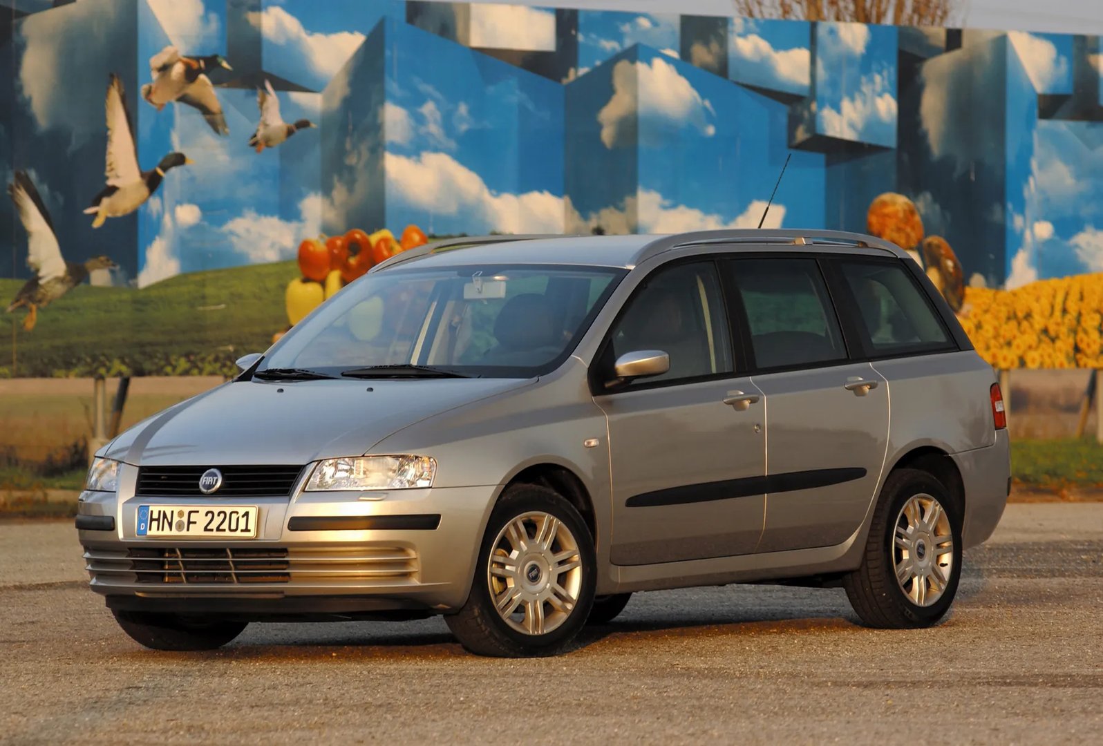 Fiat_Stilo_1_generation__Estate_5-door__9.jpg