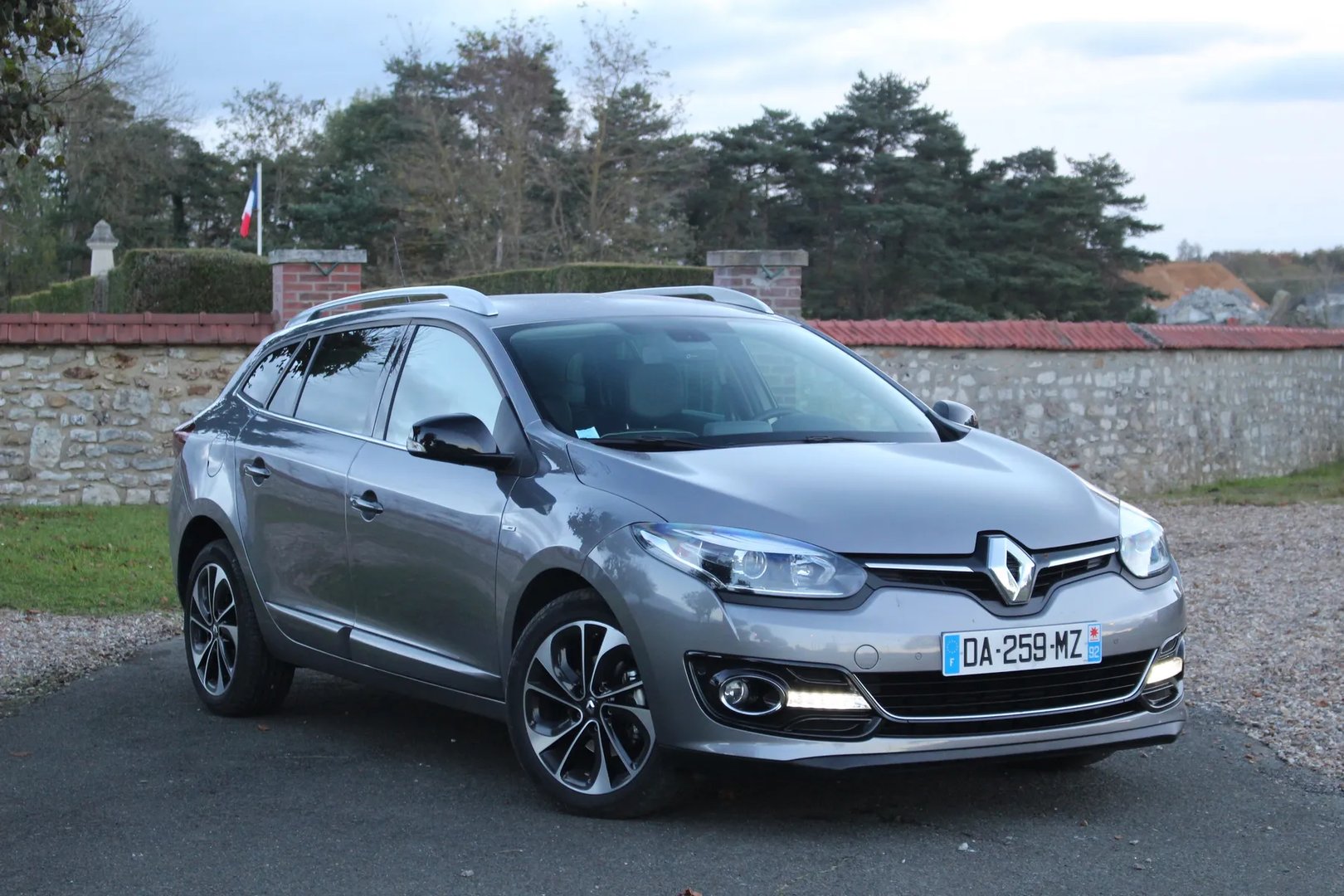 Renault_Megane_3_generation_restyling_2__Estate_5-door__8.jpg