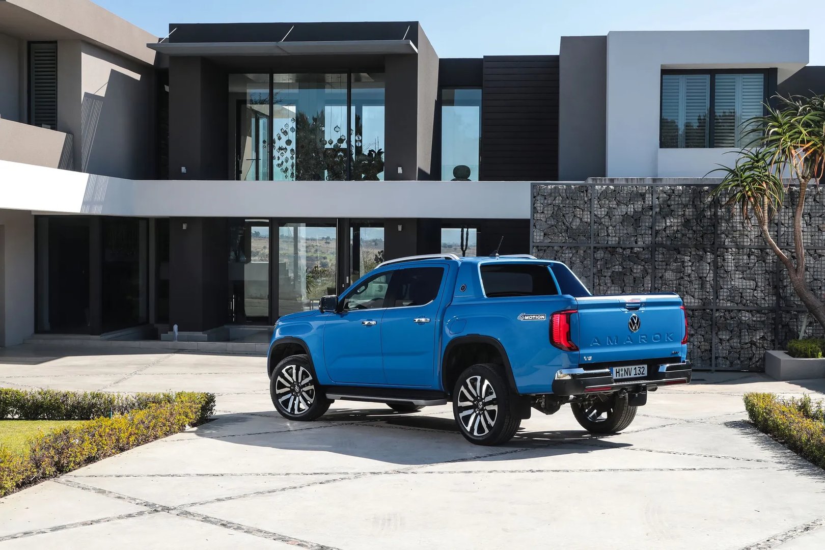 Volkswagen_Amarok_2_generation__Pickup_double-cab__4.jpg