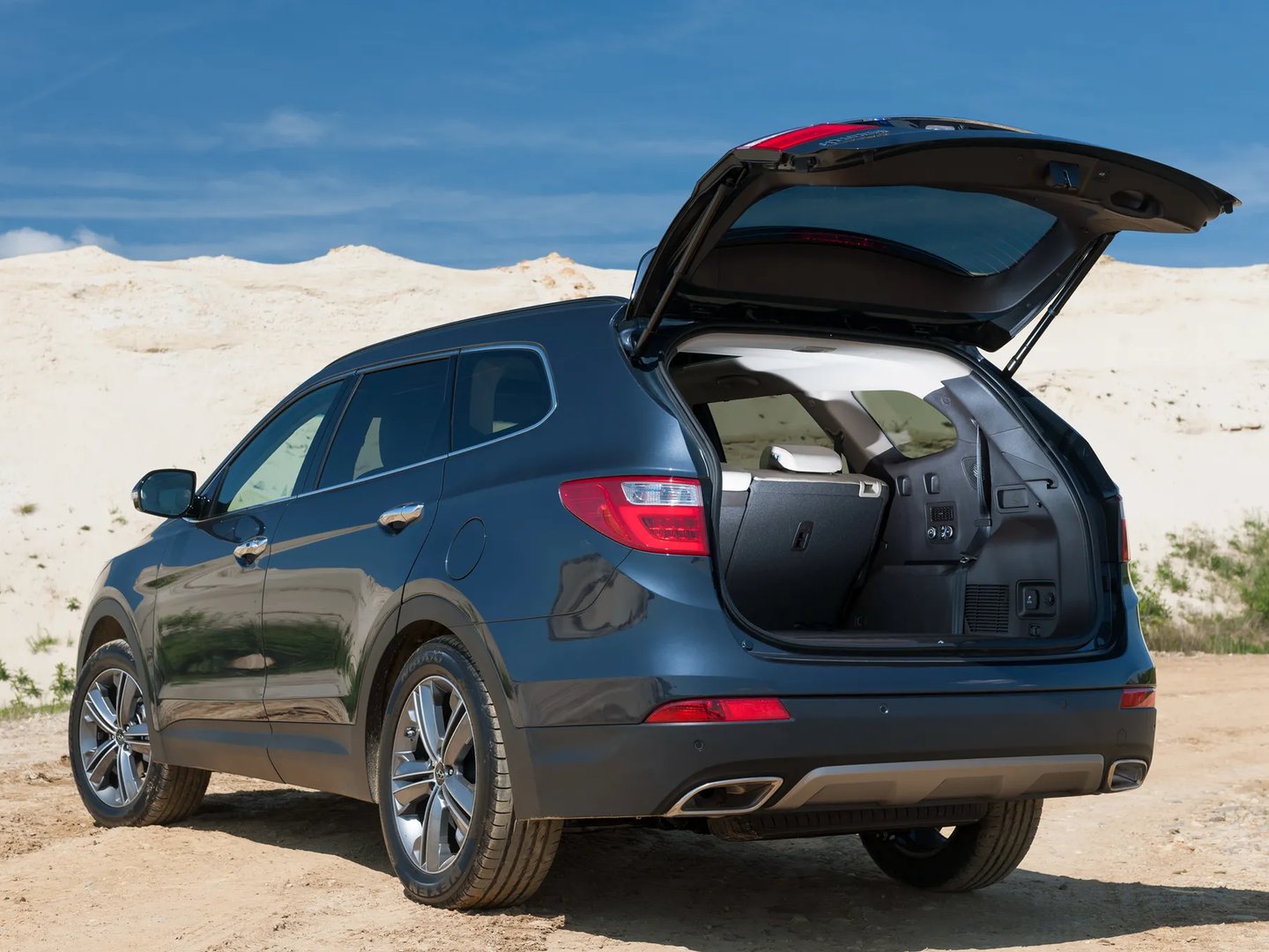 Hyundai_Grand_Santa_Fe_1_generation__SUV_5-doors__10.jpg