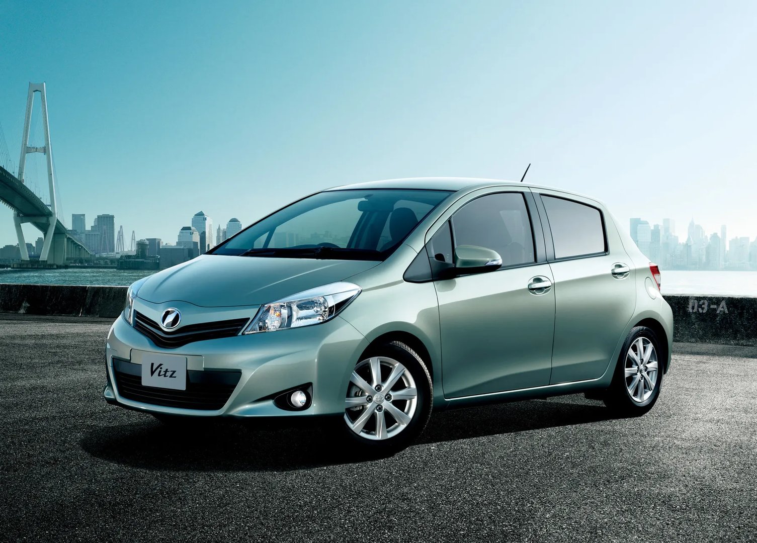 Toyota_Vitz_3_generation__Mini_5-doors__2.jpg
