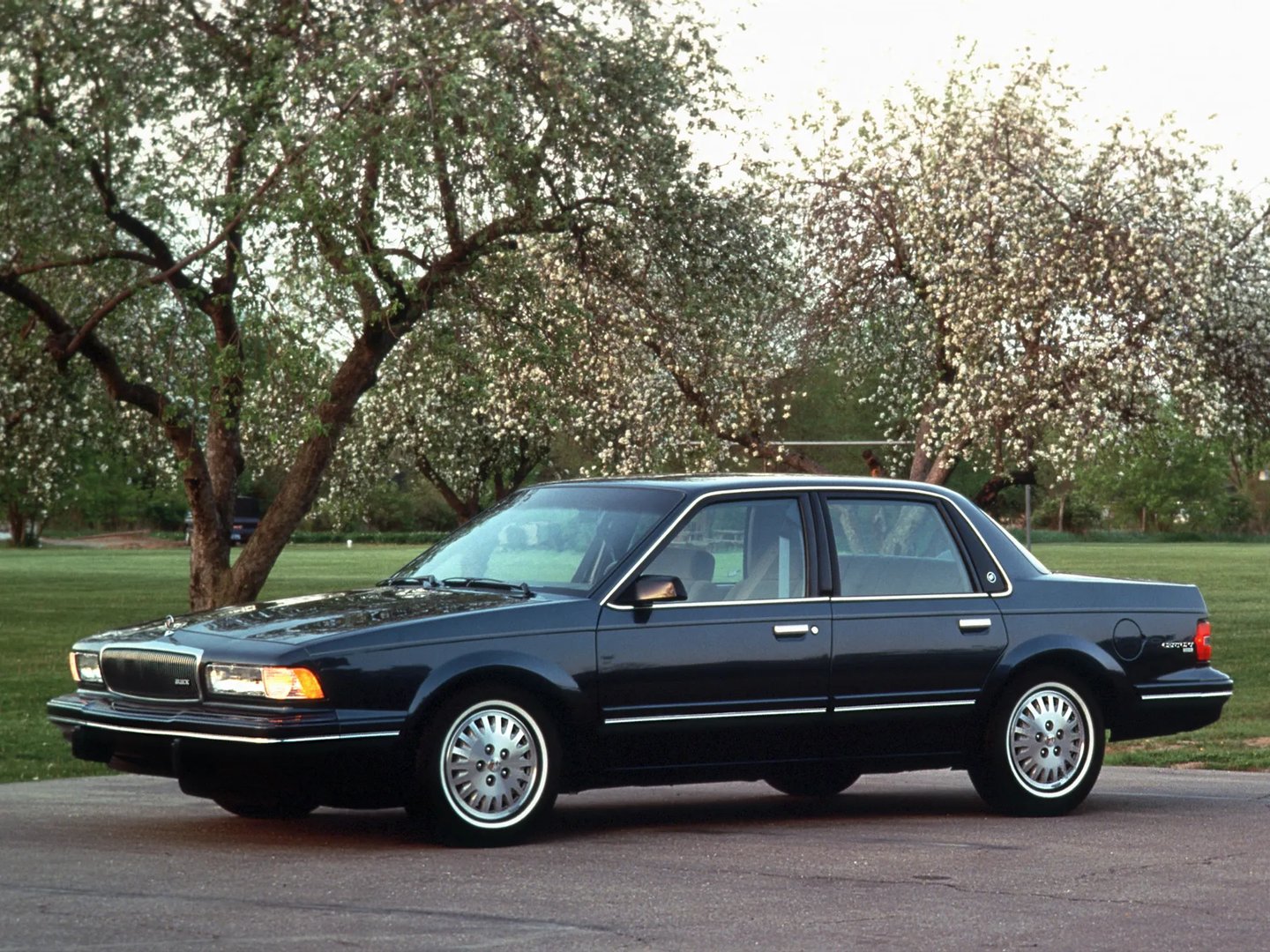 Buick_Century_5_generation__Sedan__2.jpg