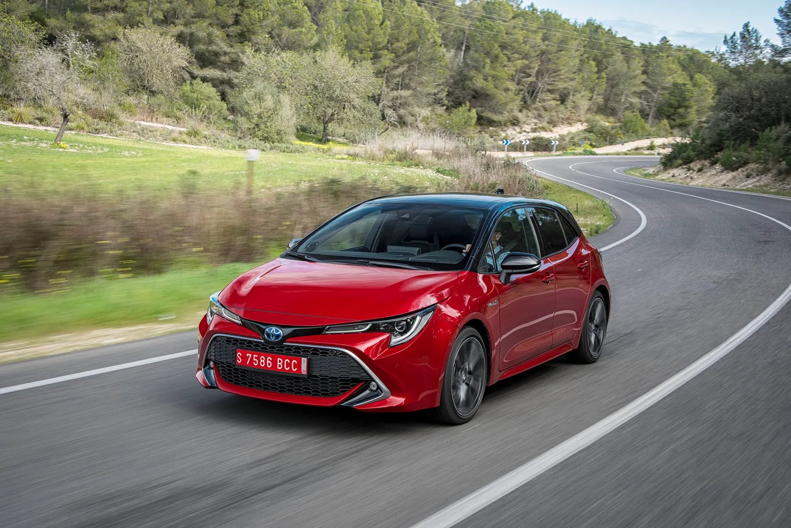 Toyota_Corolla_12_generation__Hatchback_5-door__7.jpg