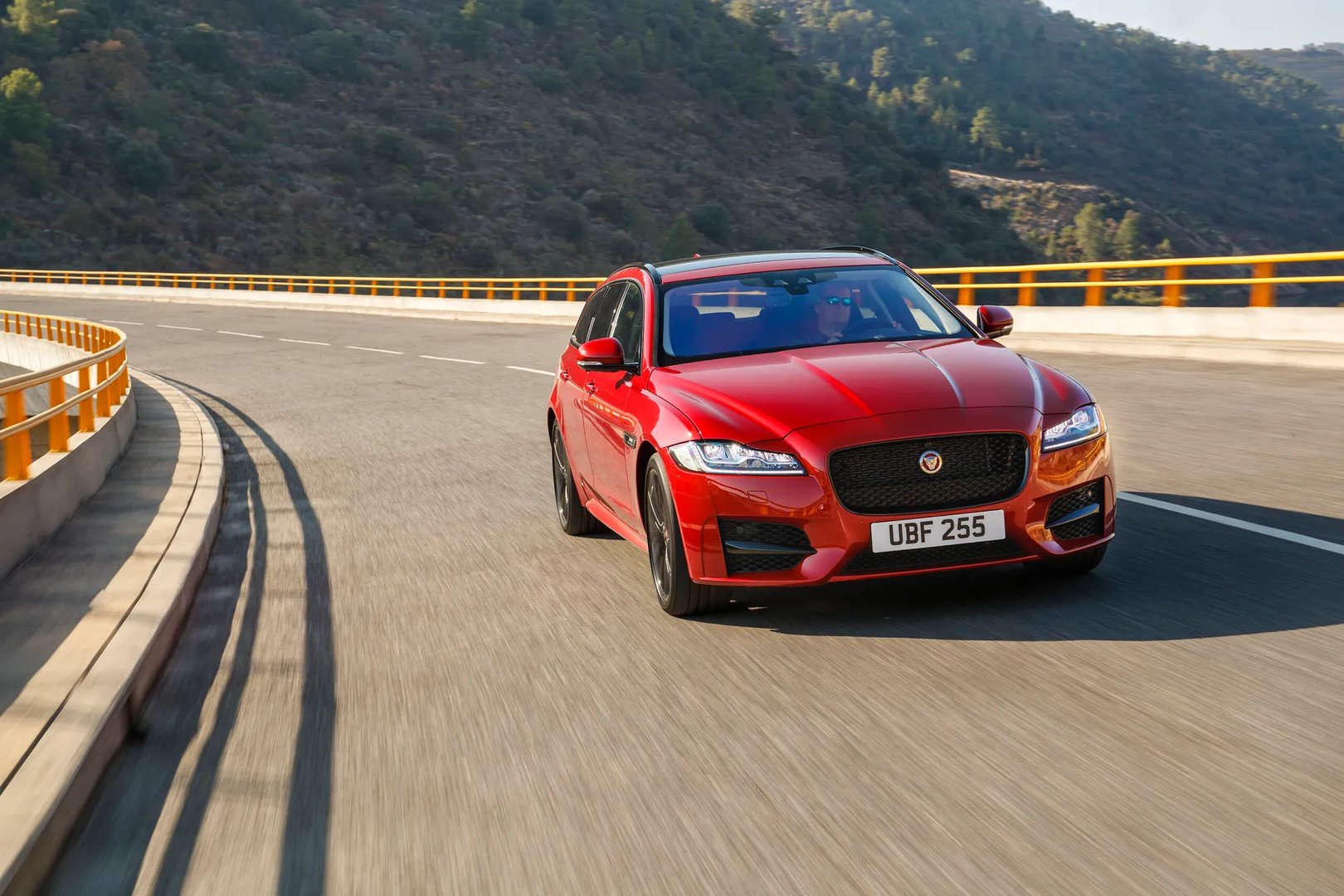 Jaguar_XF_2_generation__Estate_5-door__1.jpg